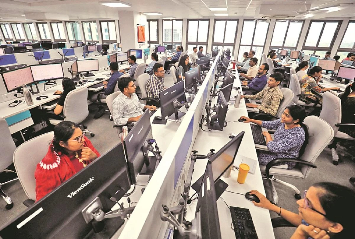 आईटी सेक्टर में गिरावट: 2025 में टेक कंपनियों के लिए चुनौतीपूर्ण साल